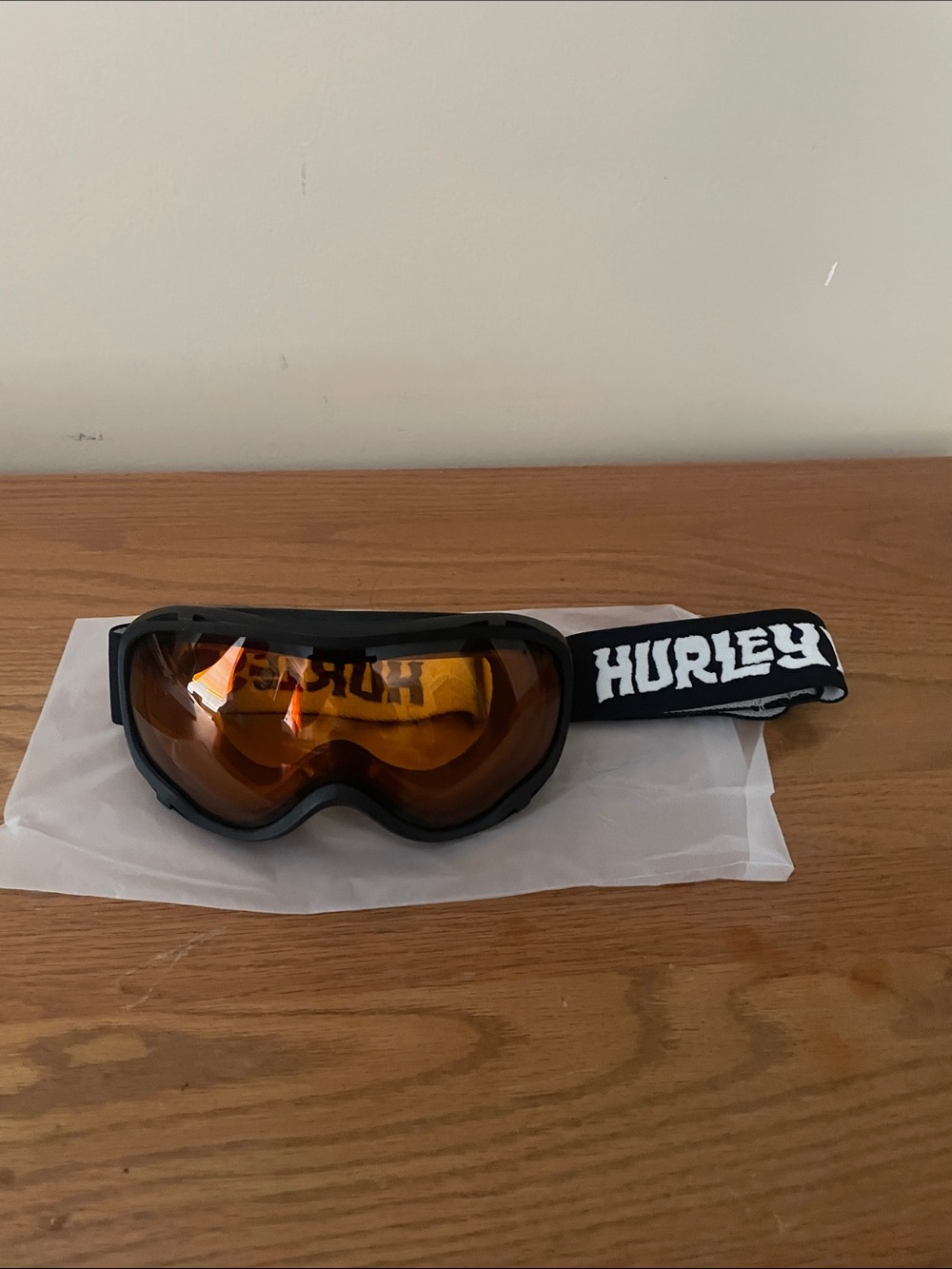 Hurley Ski Snowboard Goggles Black Amber Lens
